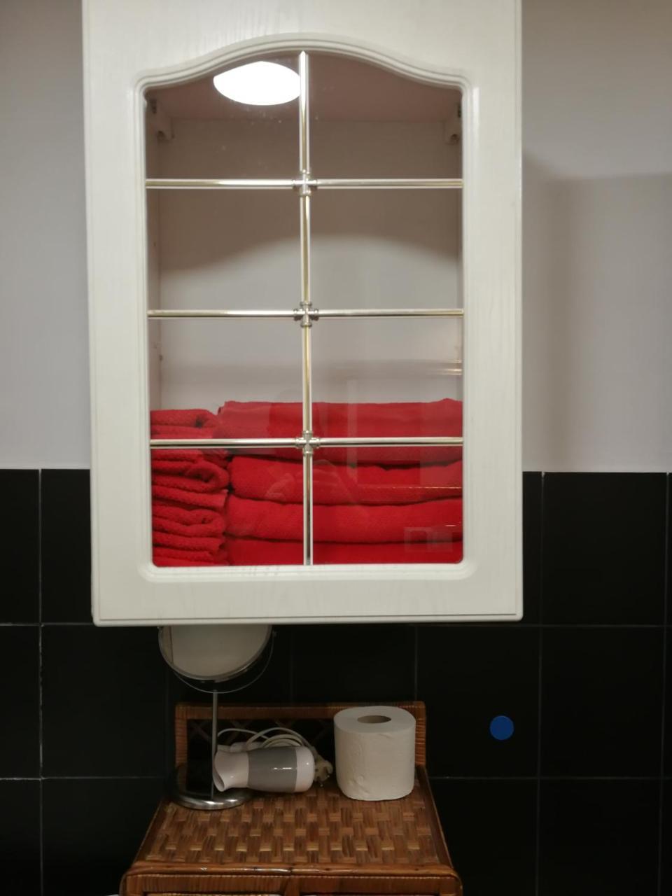 Cosy Dungeon Double Room With Ac Cracovia Exterior foto
