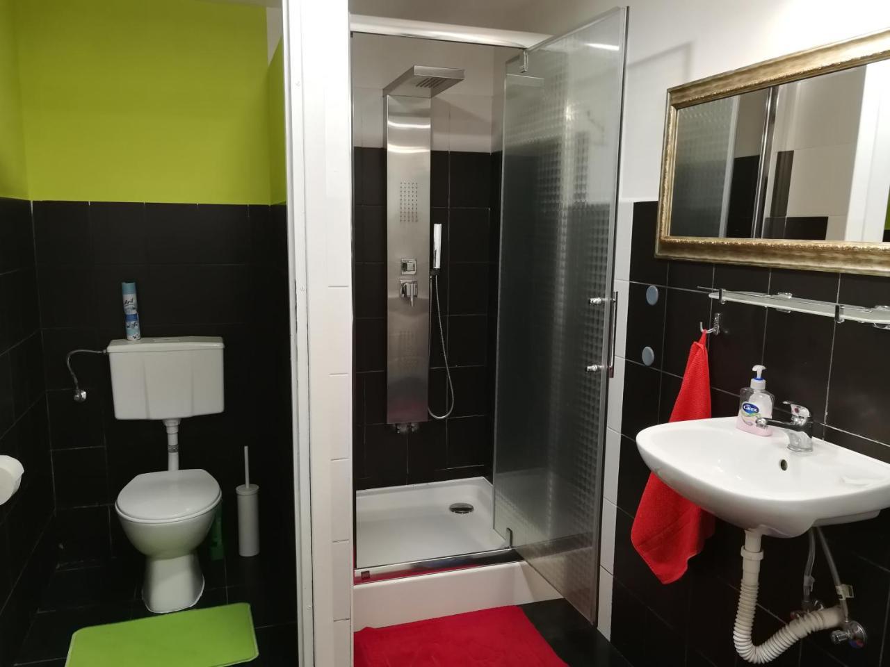 Cosy Dungeon Double Room With Ac Cracovia Exterior foto
